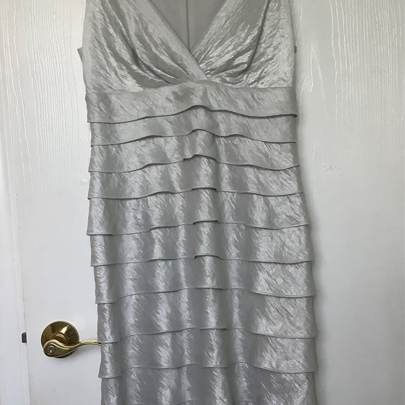 London Times Petites Silver Tiered Formal Cocktail Dress - Picture 6 of 6